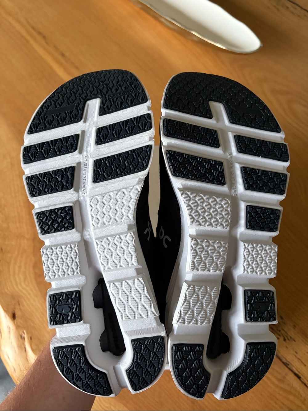 On Running Cloudrunner - Men’s Size 7 - Picture 4 of 6